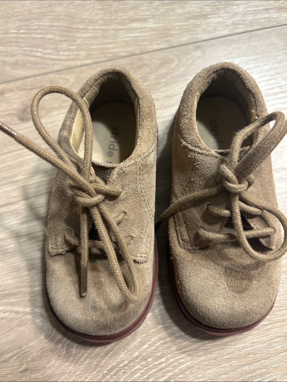 Stride Rite Kids Suede Lace-Up Shoe in Light Brown, Sz. 6.5.